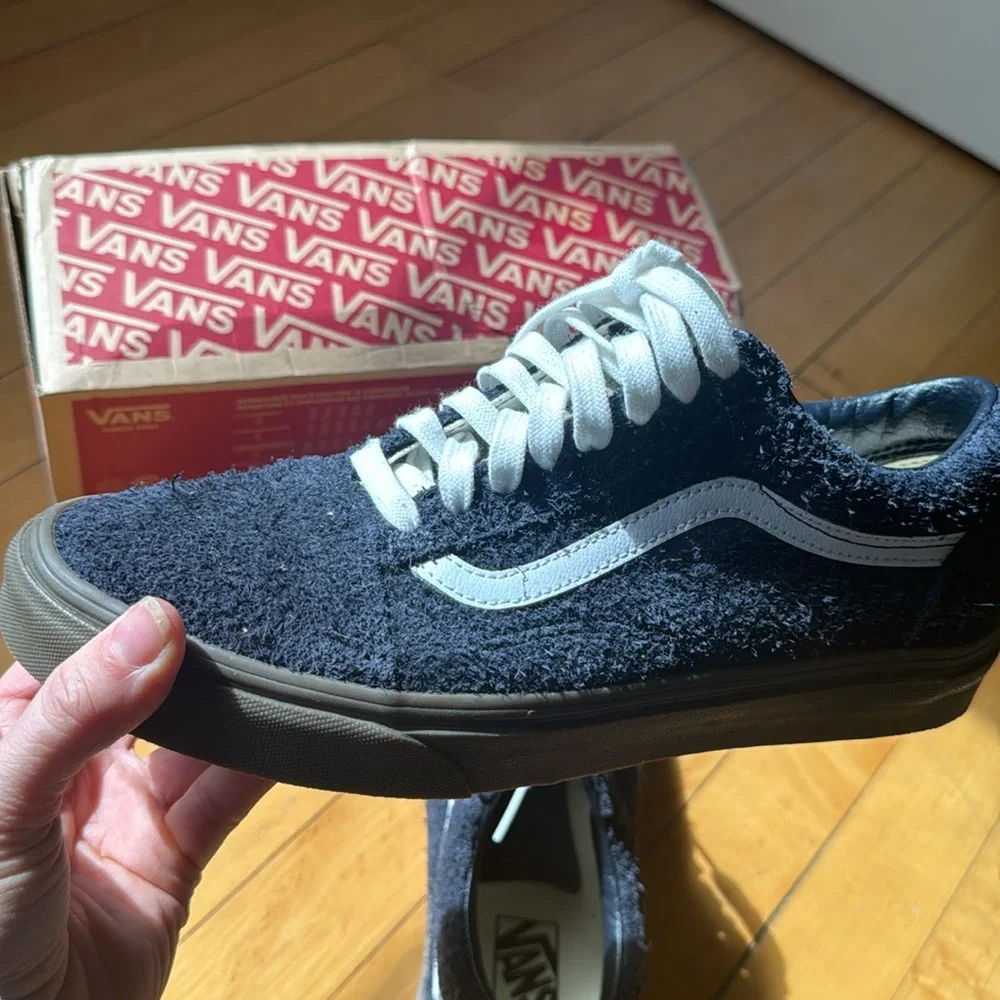 - Van’s old school, dark navy suede, men’s 8.5 women’s 10